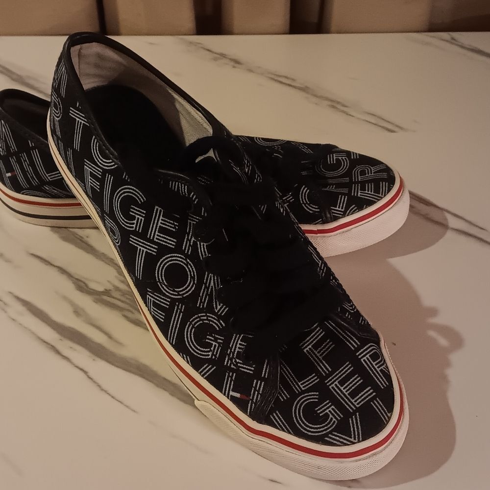 Tommy Hilfiger Navy Logo Sneaker Women's Size 6.5